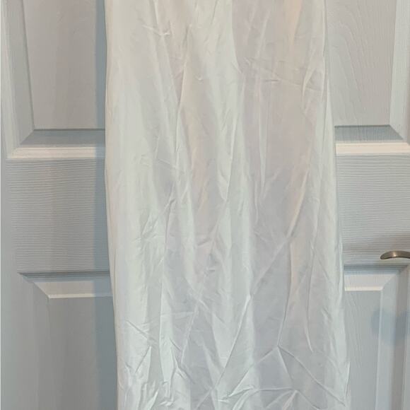 Lulus Satin V Neck Wedding Dress with Train White Sz XL NWOT # 406 - Picture 6 of 11